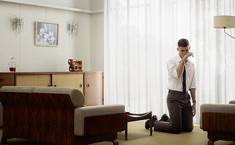 Imagen principal - Sobre estas líneas, '9.50 am' (de la serie 'April Fool 2020') y 'Hua Hai 116, Retrato 02', de la serie 'Shanghái'. Arriba 'Troy', del conjunto 'Grief'