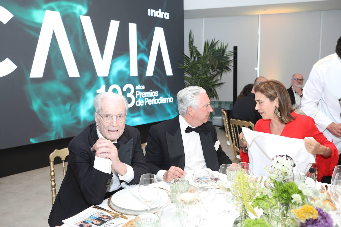 Antonio Garrigues Walker junto a Enrique Moreno de la Cova y Carmen Posadas