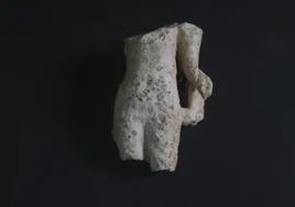 Hallan una escultura de una ninfa acuática del siglo II en Elche