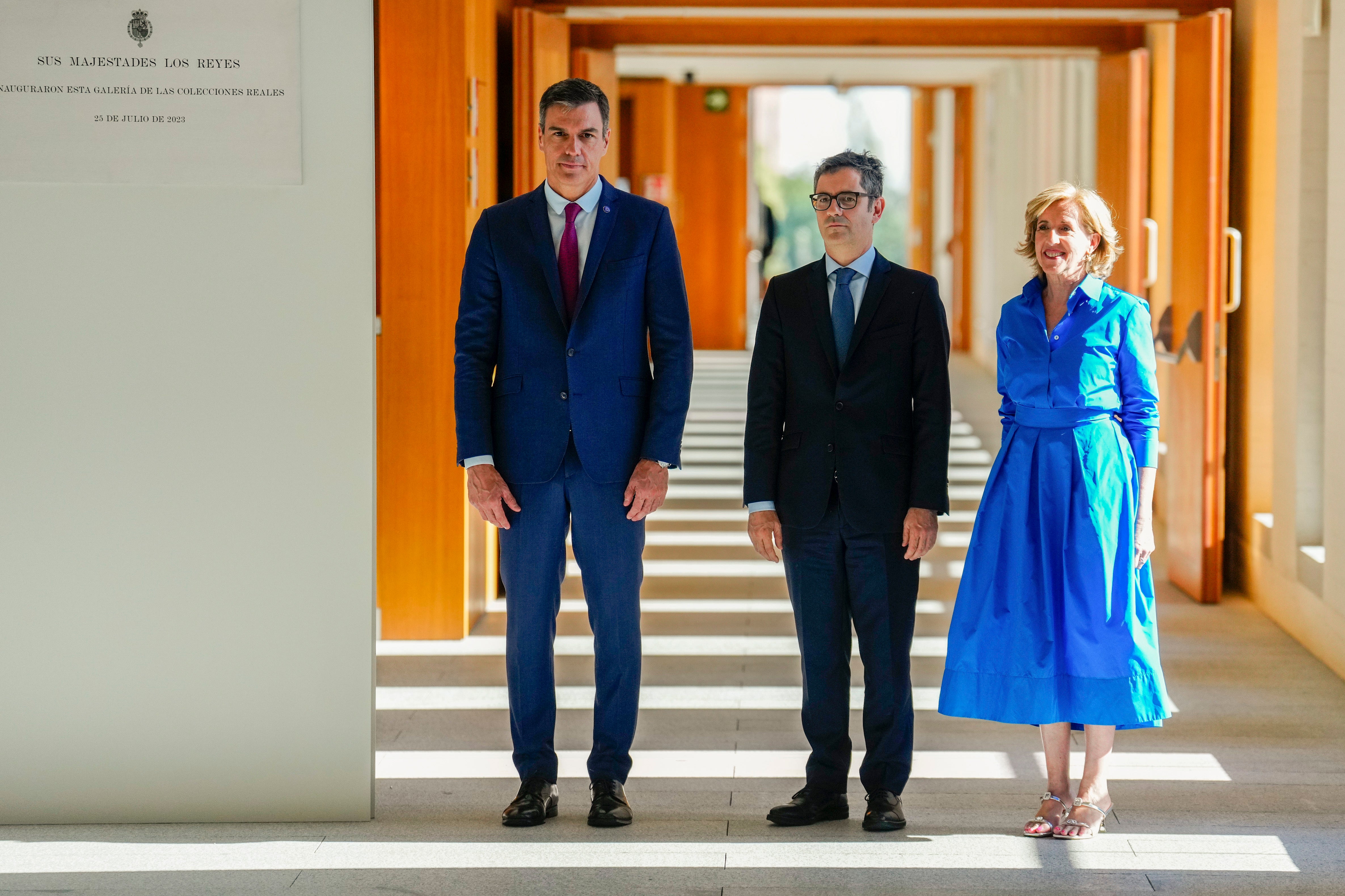 Pedro Sánchez, y el ministro de la Presidencia, Relaciones con las Cortes y Memoria Democrática, Félix Bolaños en la inauguración de la Galería de las Colecciones Reales