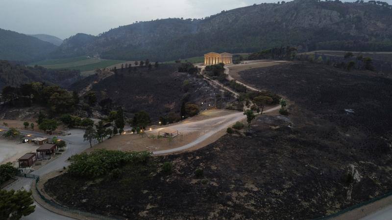 El templo pudo salvarse gracias a los esfuerzos de los bomberos