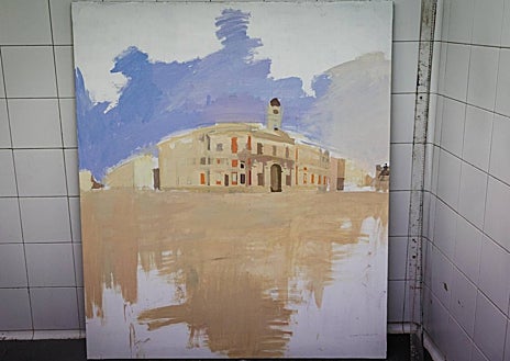 Imagen secundaria 1 - Arriba, Antonio López en la novena planta de El Corte Inglés de Callao, pintando una vista de la Gran Vía hasta la Plaza de España (sobre estas líneas, a la derecha). A la izquierda, el primer lienzo del nuevo díptico de la Puerta del Sol que comenzó a pintar hace una semana 