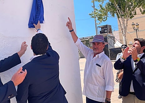 Imagen secundaria 1 - Herrera tiene la llave de La Unión y su nombre en una calle de la localidad murciana 