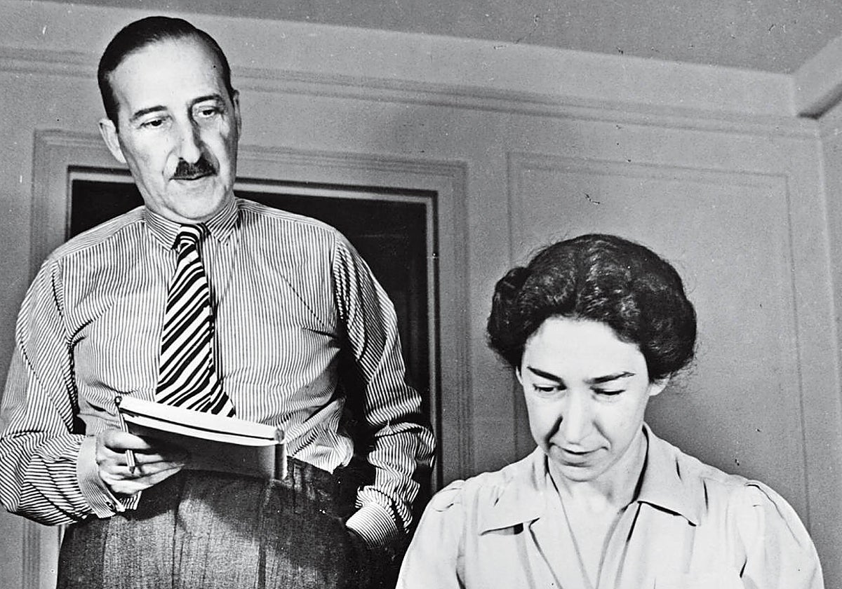 Stefan Zweig trabaja junto a su esposa, Lotte Altmann, en 1940