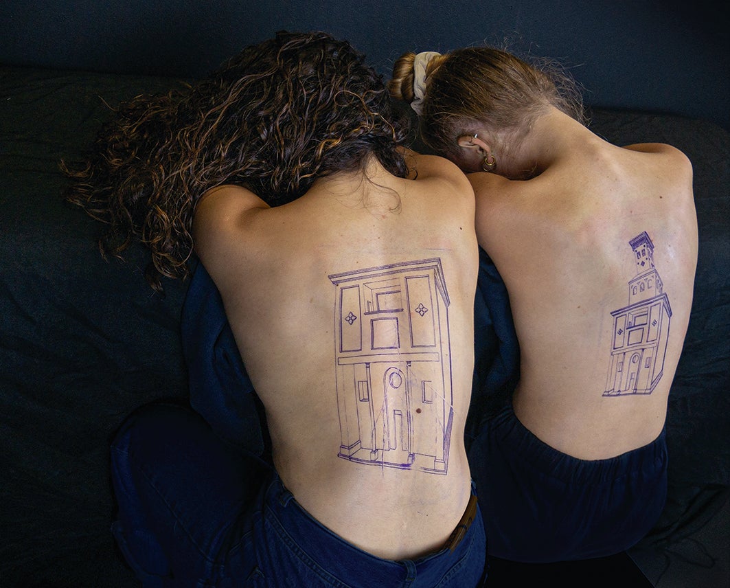 Imagen principal - Arriba, obra de Estíbaliz Sadaba en  Espacio Alexandra. Sobre estas líneas, obras de Ciuco Gutiérez en Siboney. A la derecha, obra del archivo de Marie Høeg y Bolette Berg