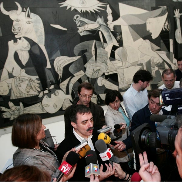 Ya es posible hacerse un selfi con el 'Guernica'