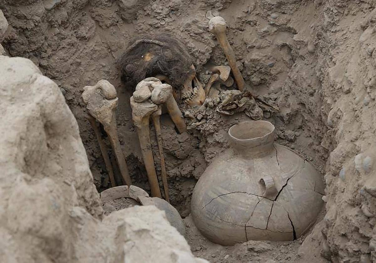 Tumba de un personaje de la cultura Ychsma en Lima