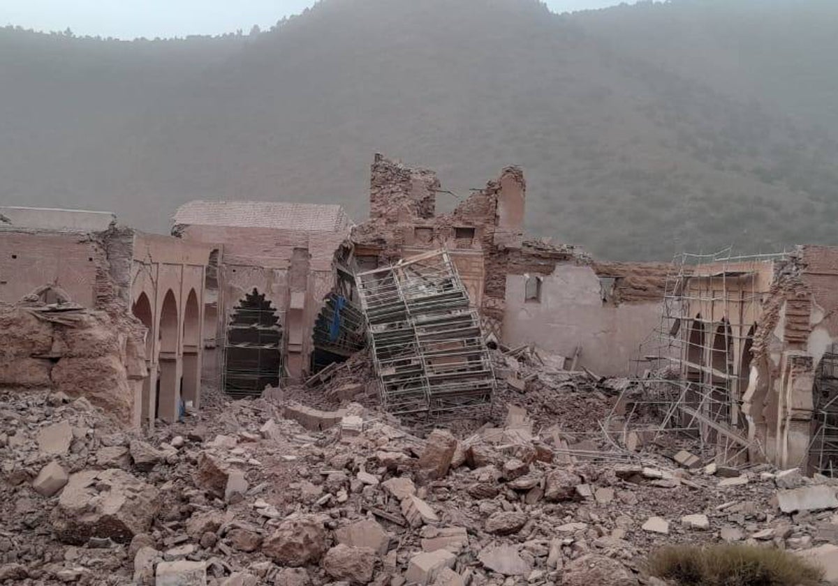 Interior de la mezquita de Tinmal, destruida casi por completo por el seísmo