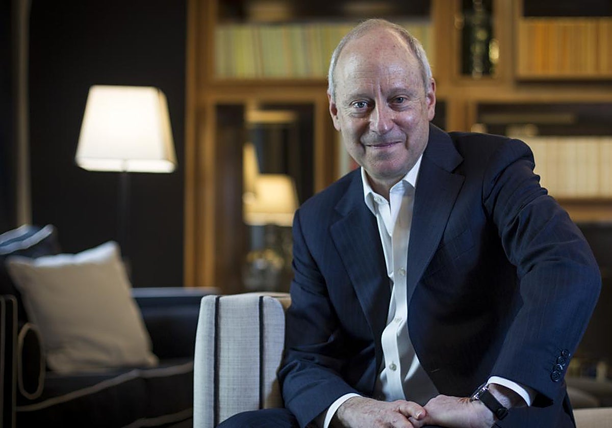 Michael J. Sandel es catedrático de Ciencias Políticas de la Universidad de Harvard,