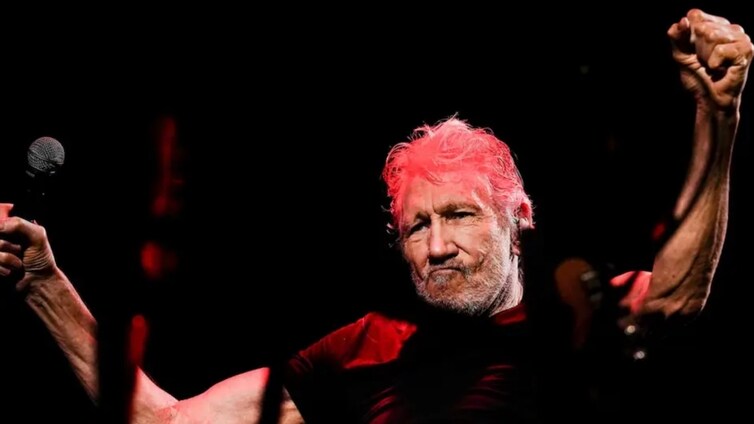 Roger Waters manda «a la mierda» a unos fans que se fueron de su concierto después de que pasase una hora leyendo su biografía