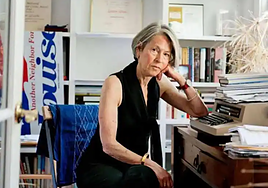 Adiós a Louise Glück, la poeta que resucitaba viendo una flor