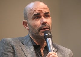 'Nosotros dos en la tormenta', de Eduardo Sacheri: contra todos los fanatismos