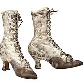 Arte en los pies: una exposición muestra la colección de calzado de Stuart Weitzman