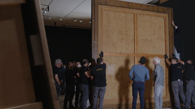 Instalación de la obra 'Versos (Las Meninas)' de Vik Muniz en las salas de la exposición temporal 'Reversos' en el Prado