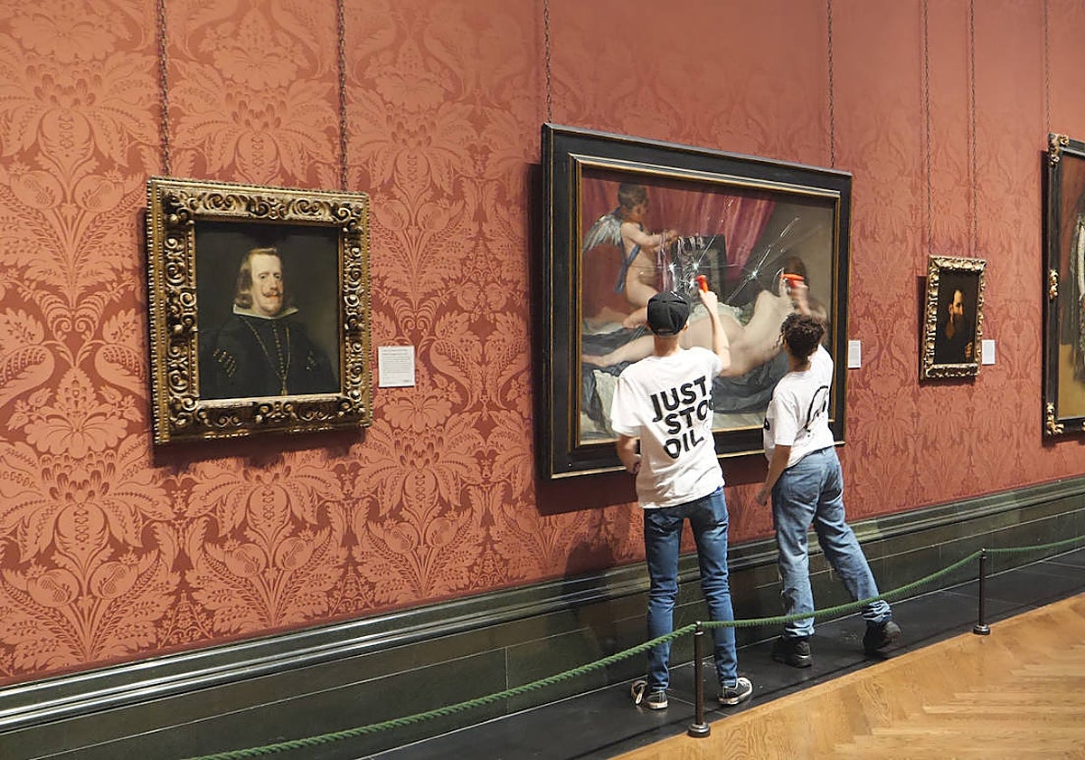 Activistas de Just Stop Oil rompen el cristal de 'La Venus del espejo'.
