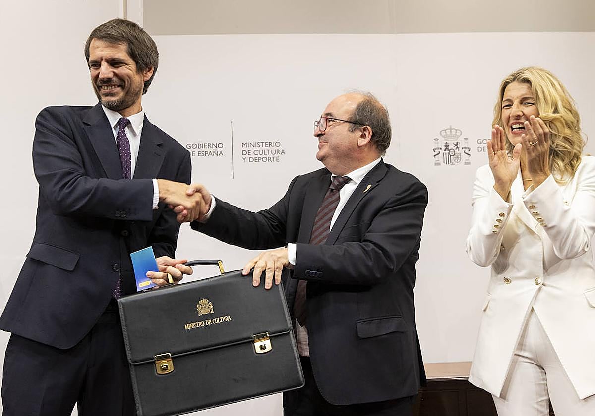 Urtasun recibe la cartera de Cultura de manos de Iceta, entre los aplausos de Yolanda Díaz