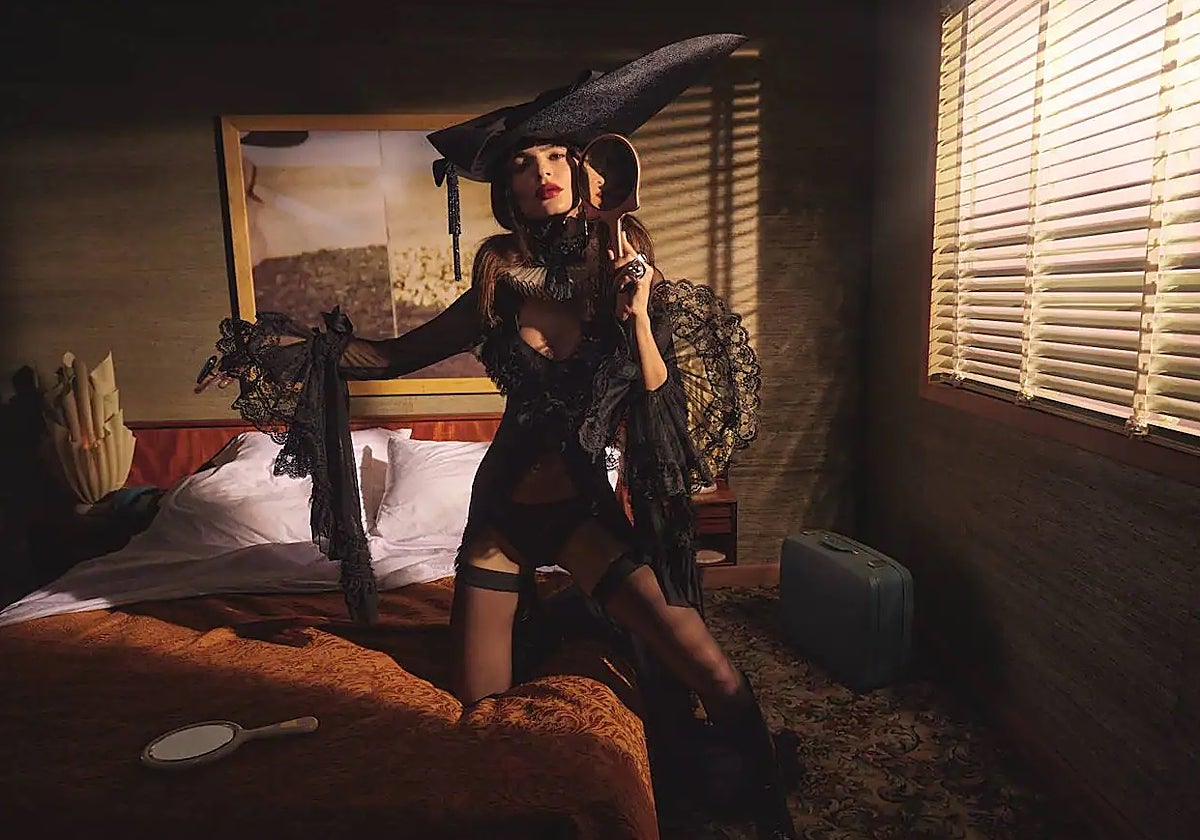 Emily Ratajkowski, en el calendario Pirelli 2023