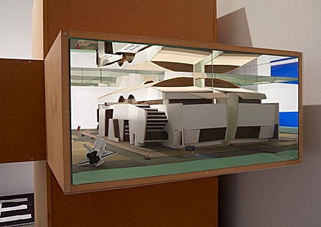 Imagen secundaria 1 - Detalle de algunas de las salas que alojan 'Vista parcial', de Aranberri, en el museo madrileño