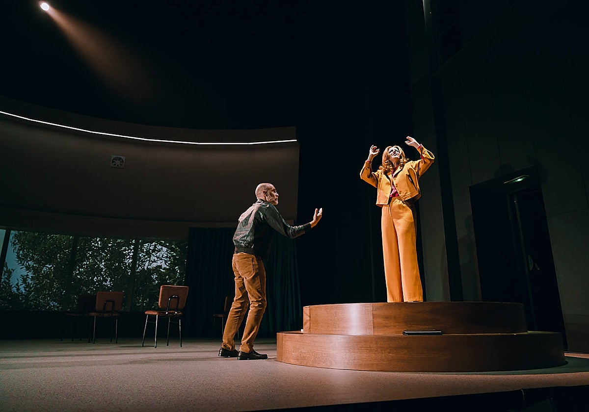 Emilio Tomé y Fernanda Orazi, en una escena de la obra