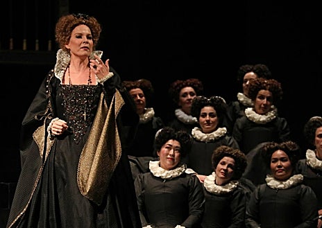 Imagen secundaria 1 - Michele Pertusi (Felipe II) y Jongmin Park (Gran Inquisidor); Elina Garanca (Princesa de Éboli) y Luca Saldi (Marqués de Posa) y Francesco Meli (Don Carlo)