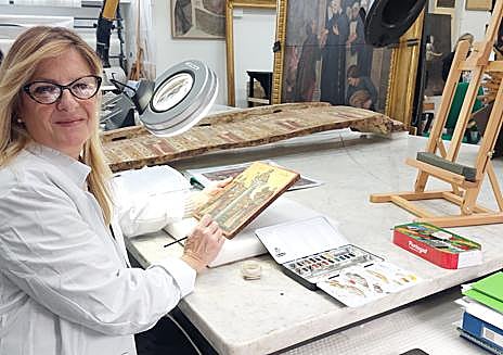 Imagen secundaria 1 - El Taller de restauración (arriba); a la izquierda, la restauradora Federica Cecchetti; y Francesca Persegati con Angela Cerada 