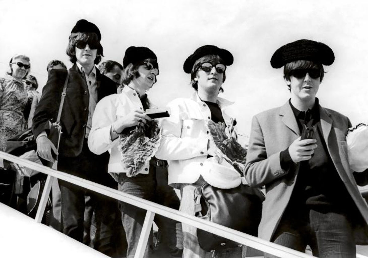 Los Beatles en su llegada a España en 1965