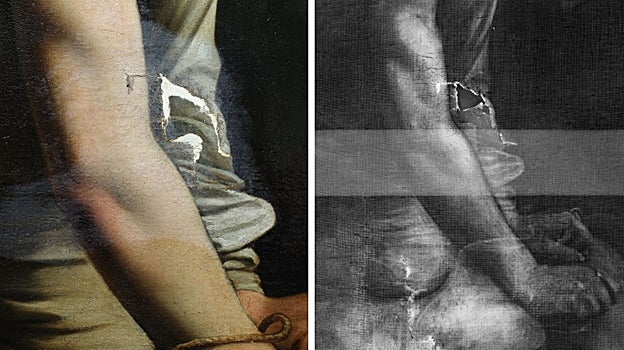 A la izquierda, proceso de restauración de uno de los daños en la camisa de David. A la derecha, radiografía donde se aprecian los dos desgarros en la tela, que se cree fueron accidentales