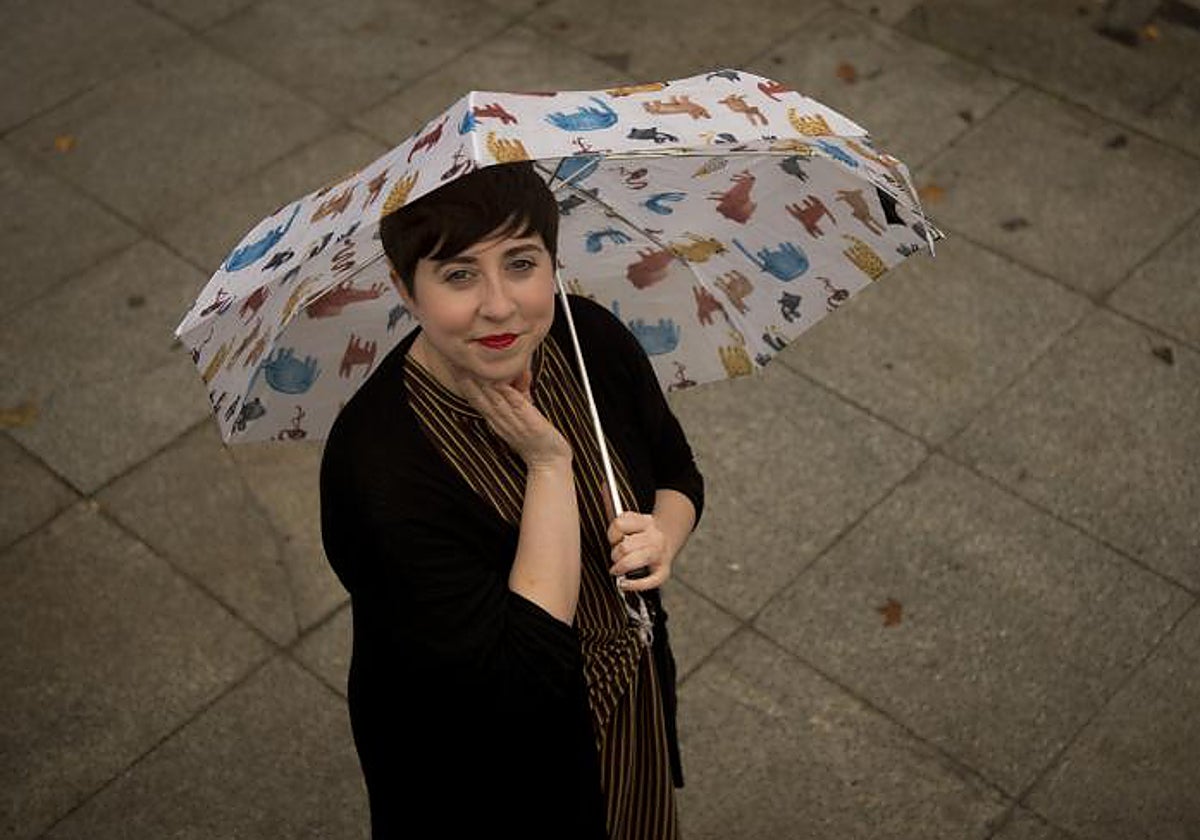La primera biblioteca que le fascinó fue la de su maestra de tercero y cuarto de primaria, doña Leonor. Y cuya primera heroína fue Heidi