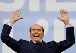 La faceta desconocida de Silvio Berlusconi: 25.000 obras de arte en una nave industrial de Arcore