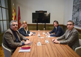 Urtasun y la Generalitat pactan crear un grupo de trabajo «para la defensa y promoción» del catalán y la creación catalana