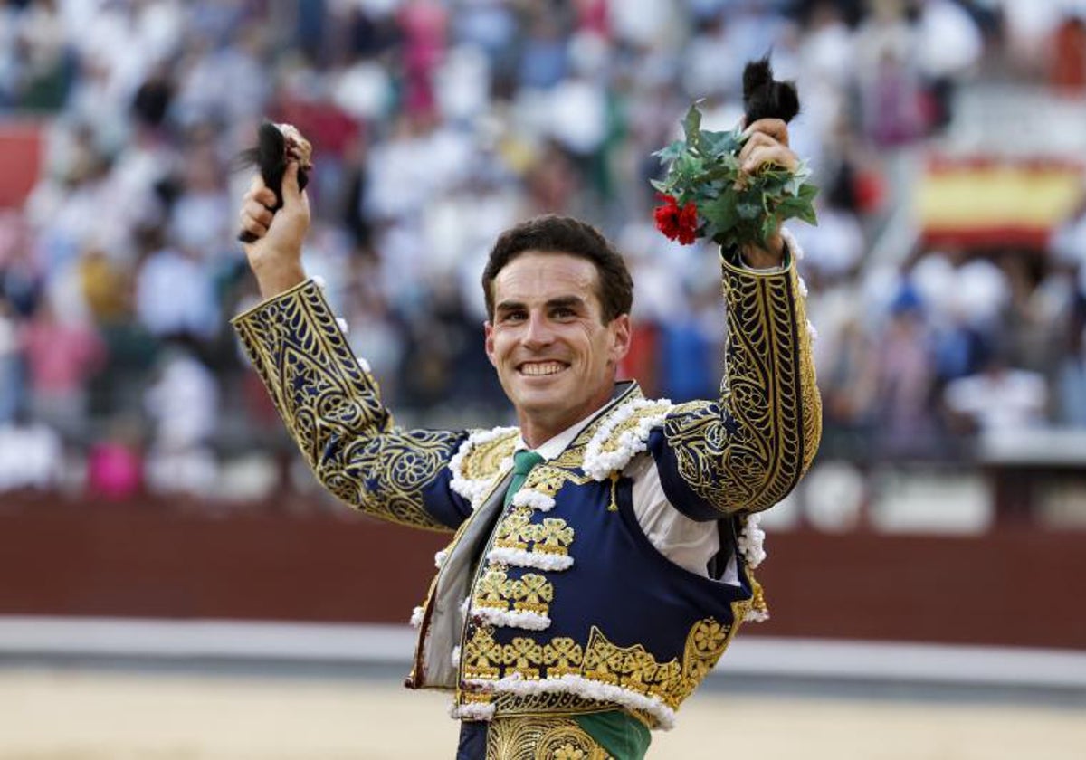 Fernando Adrián, con dos orejas en Madrid