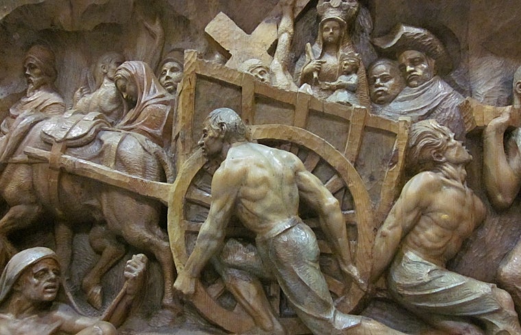 Obra en madera realizada por el escultor sanroqueño Luis Ortega Bru para la ciudad. Lleva por título El Éxodo y está en el Palacio de los Gobernadores, un edificio del siglo XVIII y sede central de la Delegación Municipal de Cultura