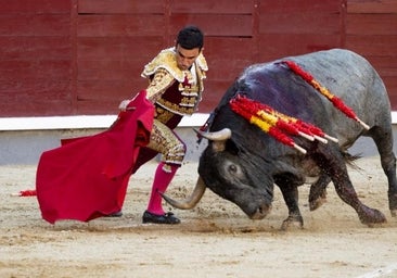 El matador Sergio Serrano pone su Oreja de Oro en Wallapop tras su ausencia en San Isidro: «Va a costar menos que a mí en la plaza, pero va a valer para lo mismo, para nada»