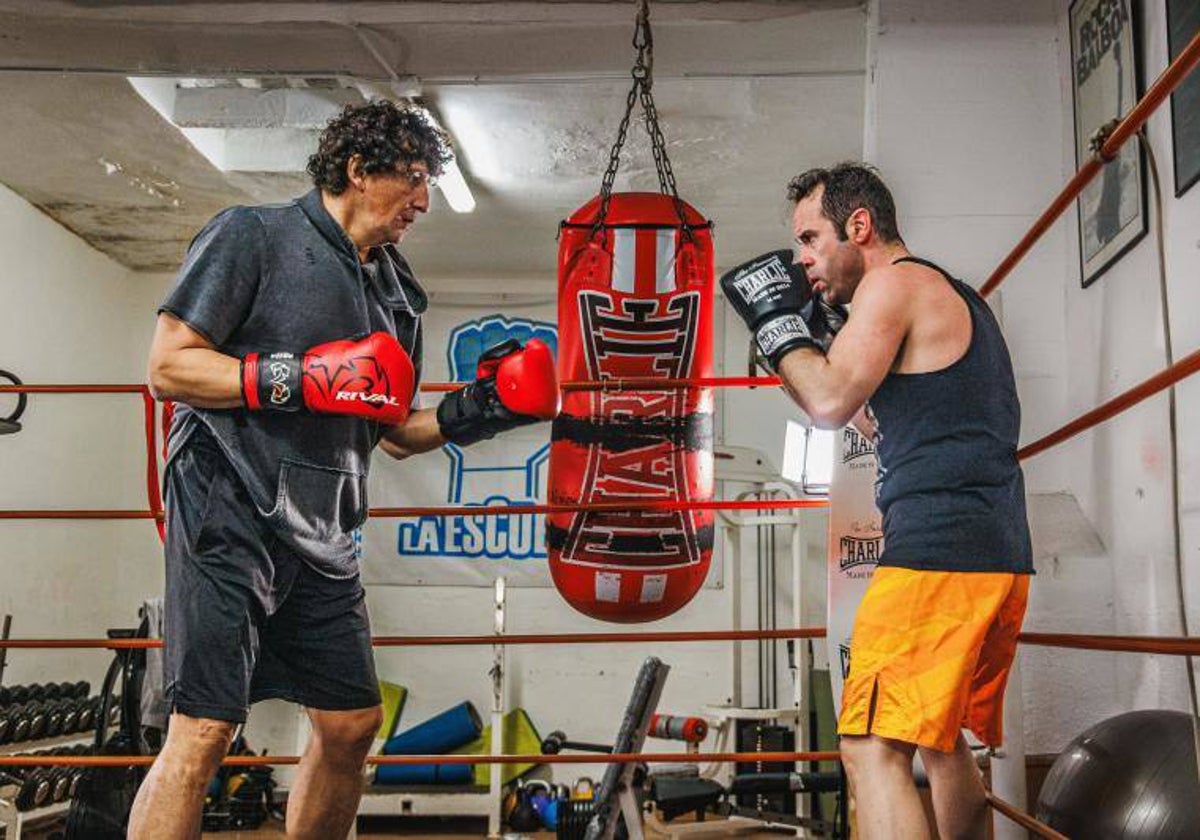 El boxeador Jero García y el periodista Javier Chicote en el tercer asalto de literatura, periodismo y boxeo.