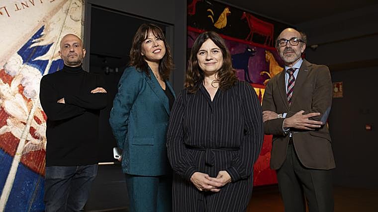 De izquierda a derecha: Jorge Carrión, comisario de la exposición; María Moya y Ana Gázquez, de Prodigioso Volcán, que ha creado el concepto del museo; y Javier Ortega, director cultural de la Biblioteca Nacional