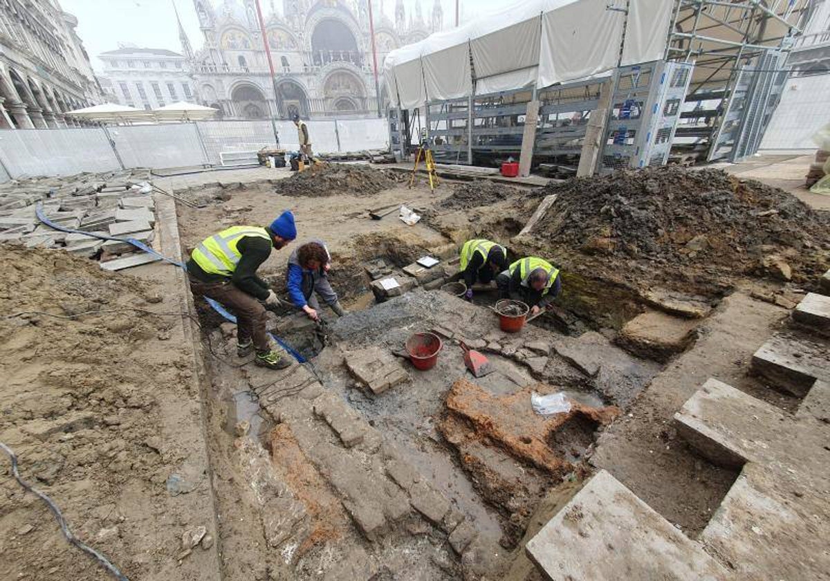 Unas excavaciones en la Plaza de San Marcos revelan los secretos de la  Venecia medieval