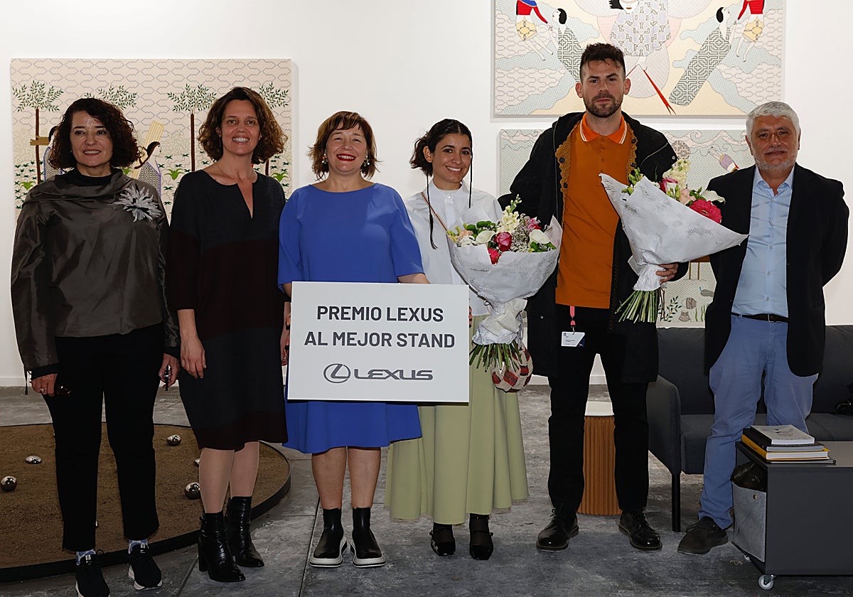 Momento de la entrega del premio Lexus a la galería W