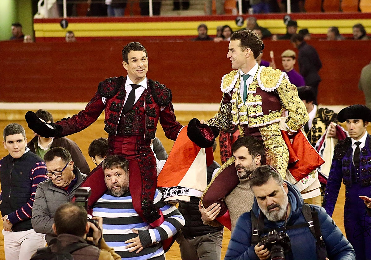 Manzanares y Adrián por la puerta grande