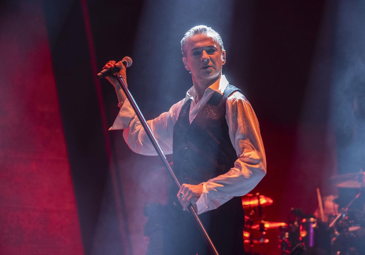 La banda británica Depeche Mode durante su actuación en el Wizink Center