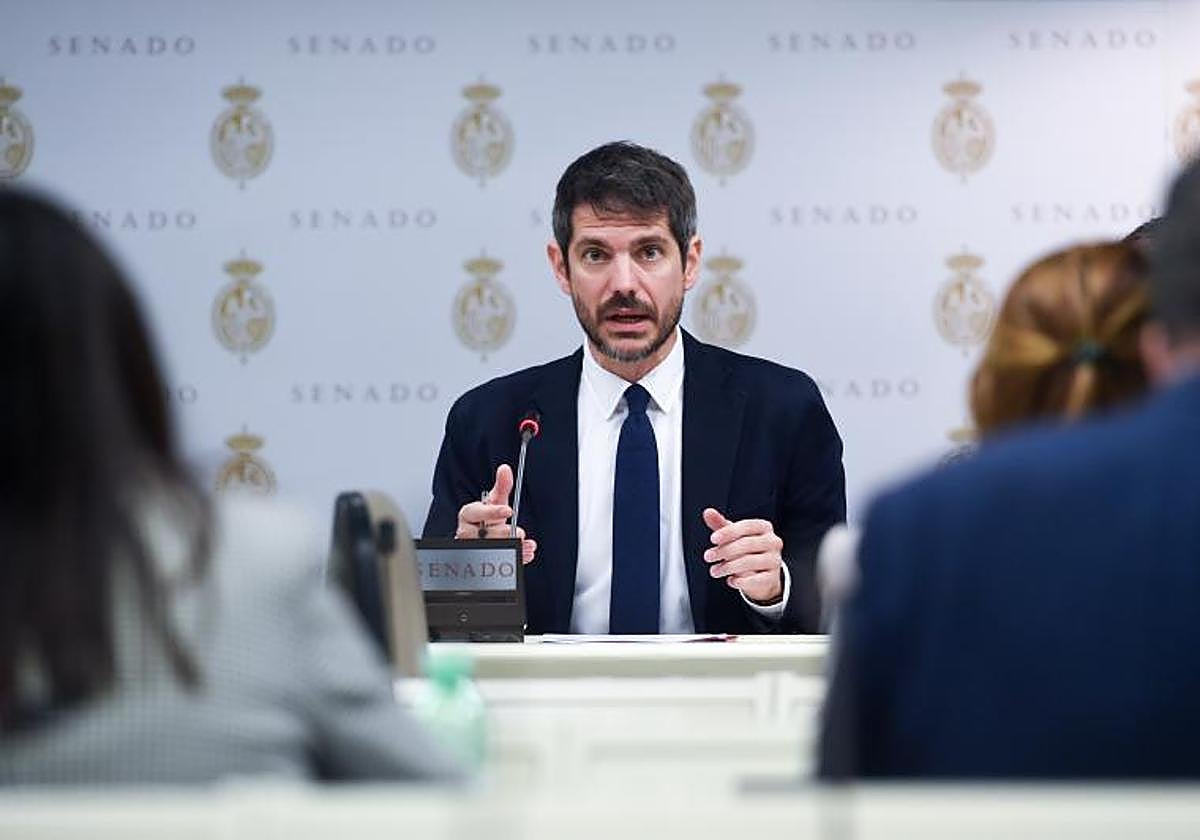 El ministro de Cultura, Ernest Urtasun, comparece durante una comisión, en el Congreso de los Diputados