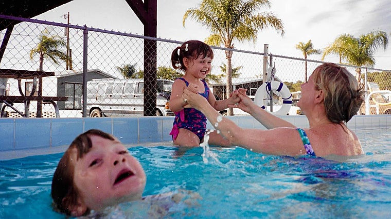 Meme 'Mother Ignoring Kid Drowning In A Pool'