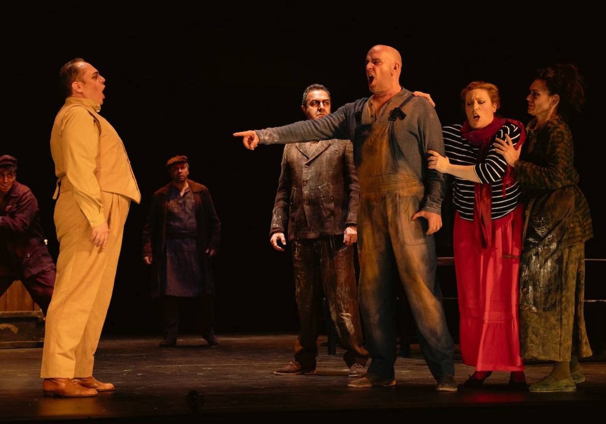 Alejandro del Cerro, Juan Jesús Rodríguez y Saioa Hernández, en una escena de 'Juan José'