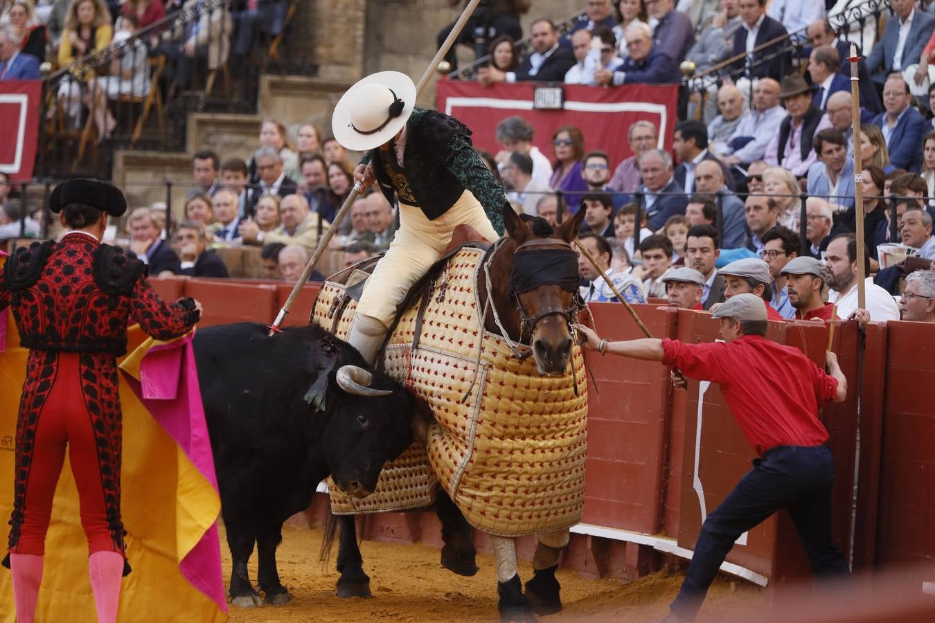 Corrida del 7 de abril en la Maestranza con los toreros Lama de Góngora, Ruiz Gijón y Calerito