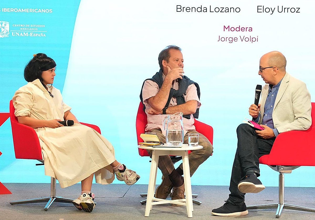 Brenda Lozano, Eloy Urroz y Jorge Volpi durante uno de los diálogos