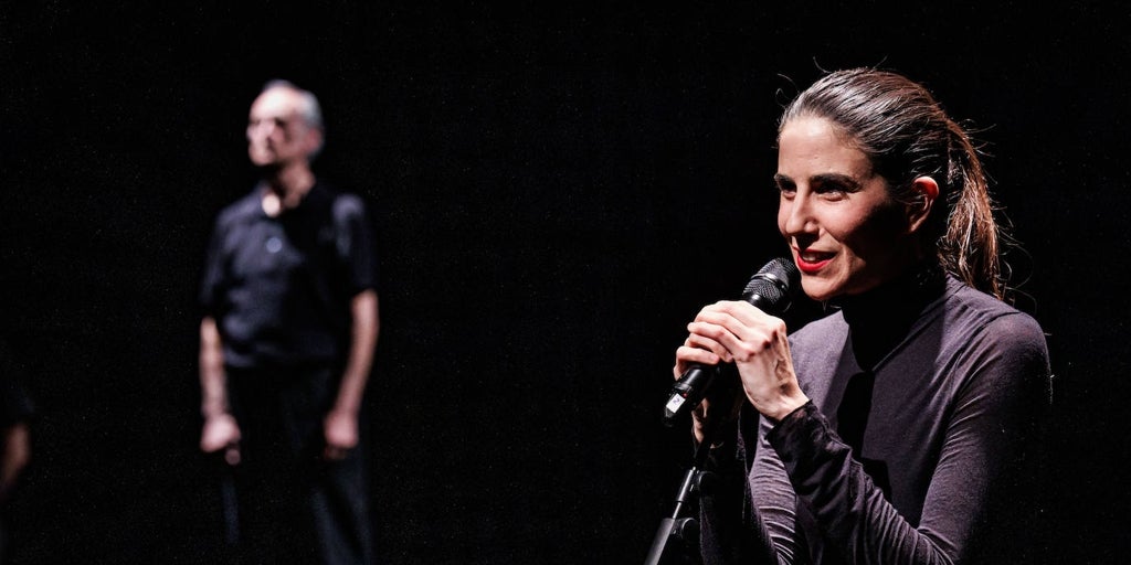 Kör randevu ve kulaklığı olan bir Shakespeare