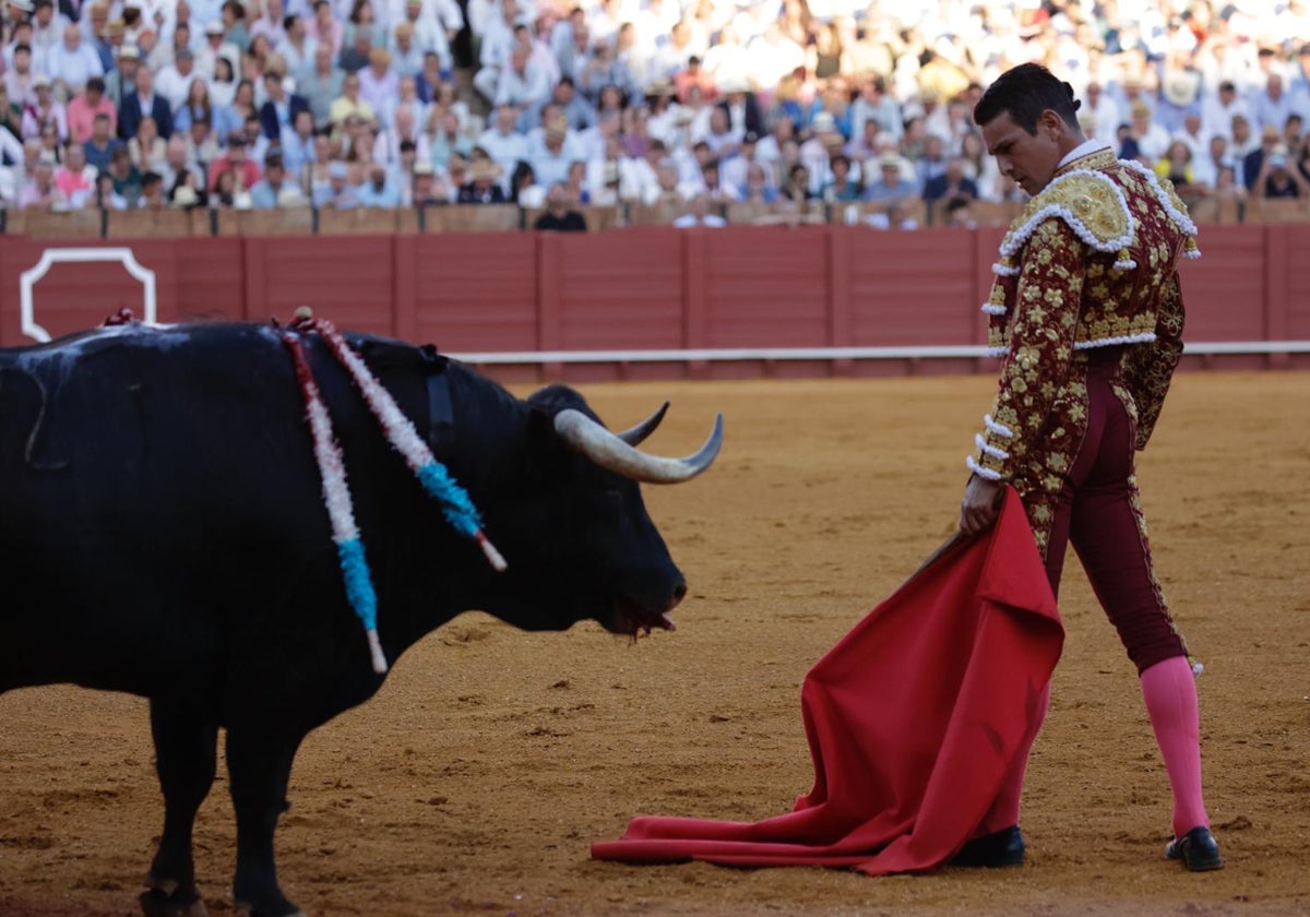 José María Manzanares en su primer toro