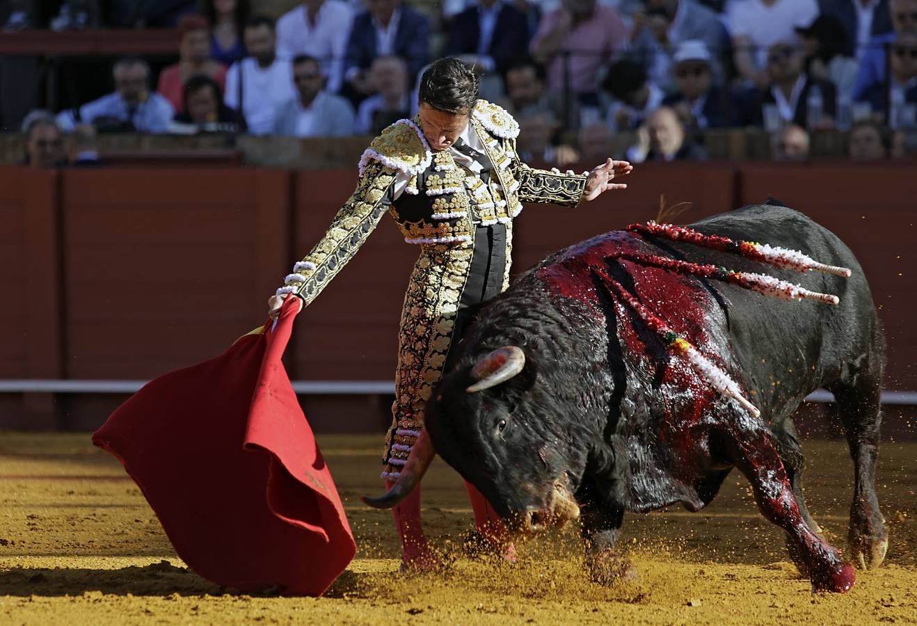 Un momento de la faena este viernes de Diego Urdiales en la Maestranza