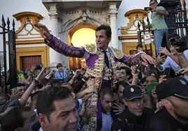 Sevilla 'enluquece' y premia con la Puerta del Príncipe al incontestable momento de Daniel Luque