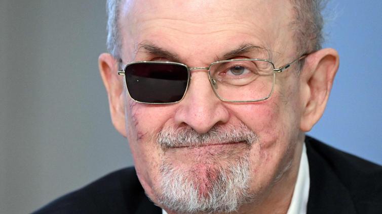 Salman Rushdie:  «No tengo miedo a la muerte, la conozco demasiado bien»
