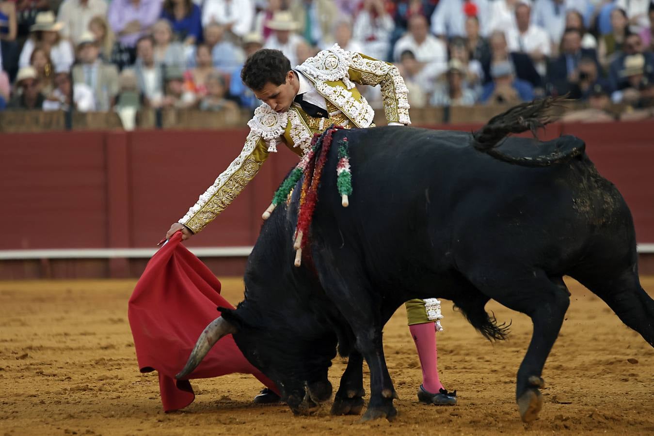 Ginés Marín no tuvo suerte y se fue de vacío en la corrida del martes de farolillos